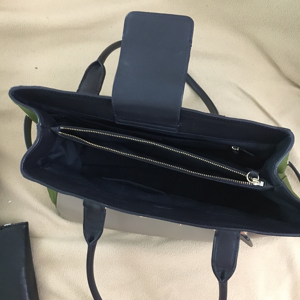 Coach Purse - Picture 4 of 10